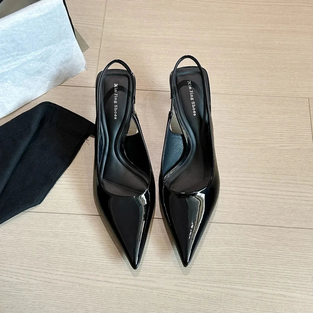 Pantofi stiletto cu baretă și decupaje