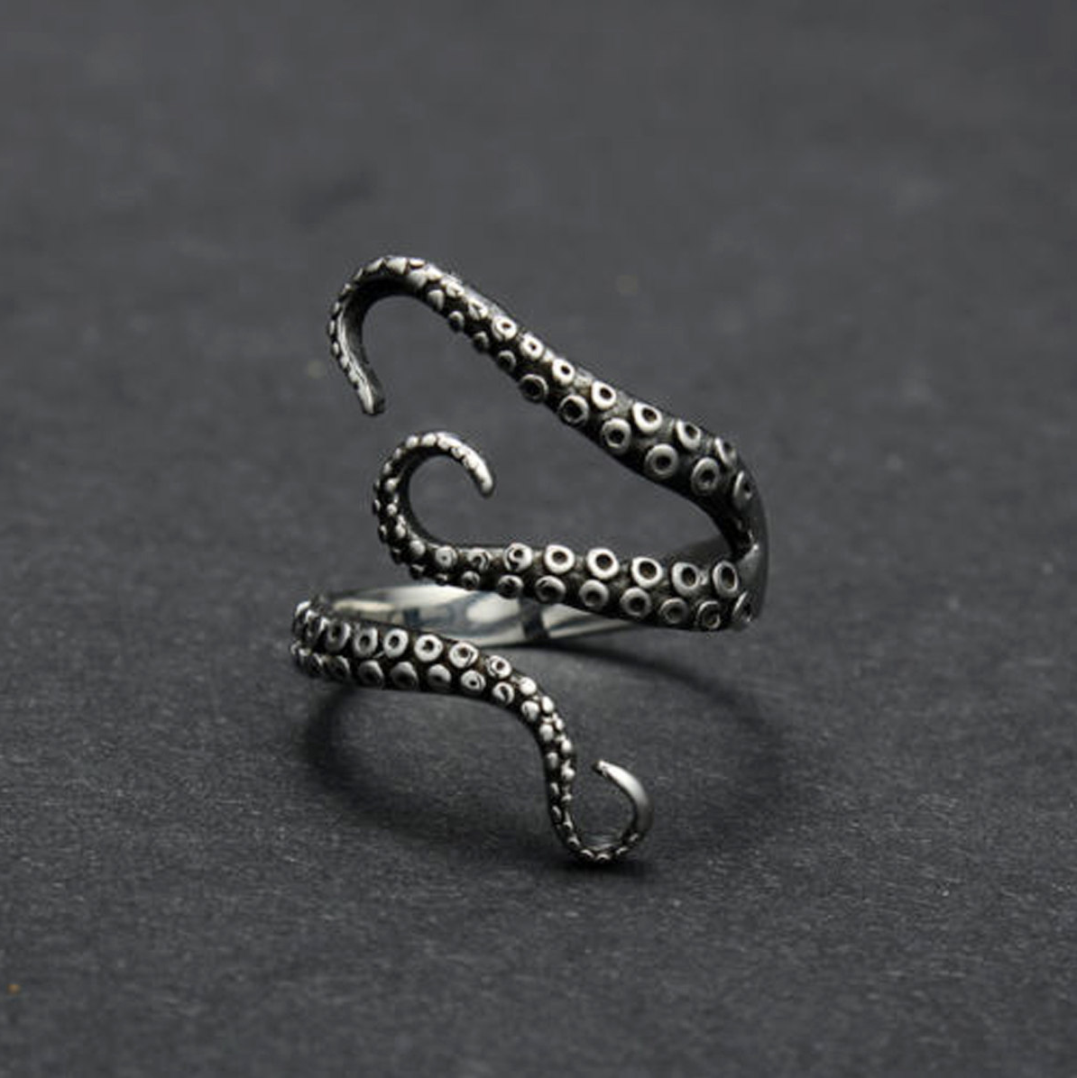 ANELLO A FORMA DI POLPO